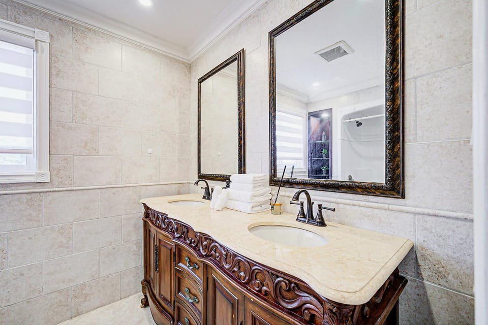 Bathroom, towels
