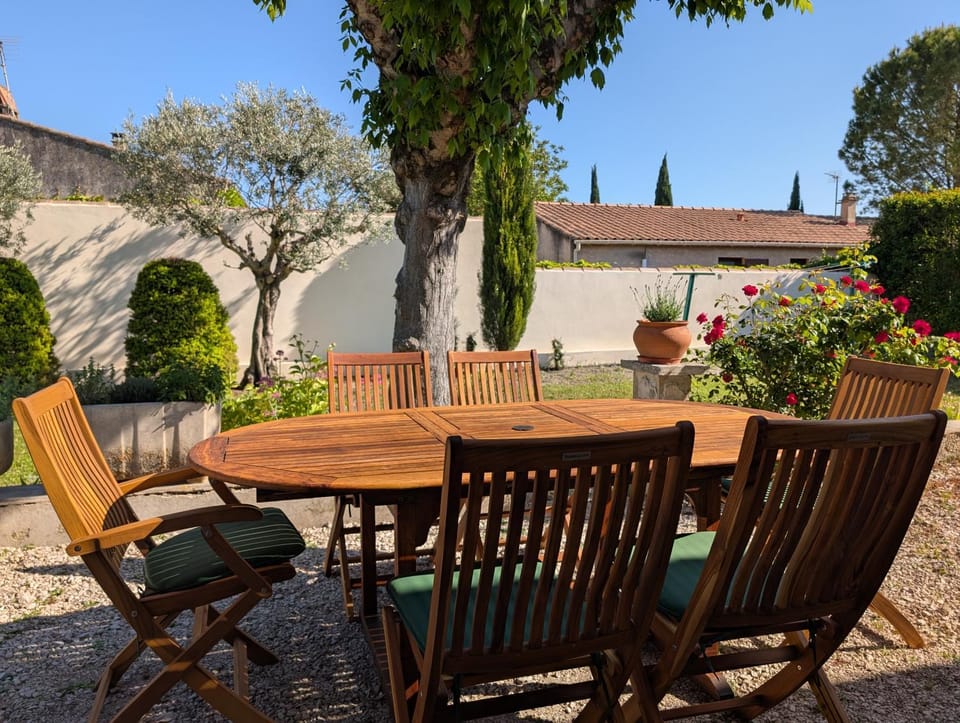Patio, Garden, Dining area, Garden view