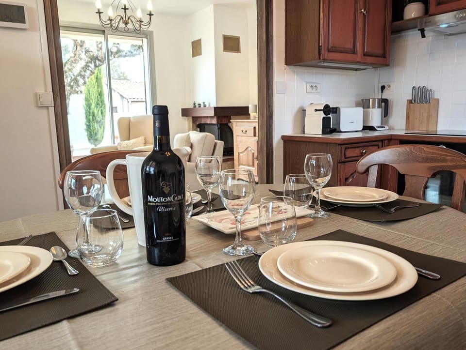 Dining area, kitchen