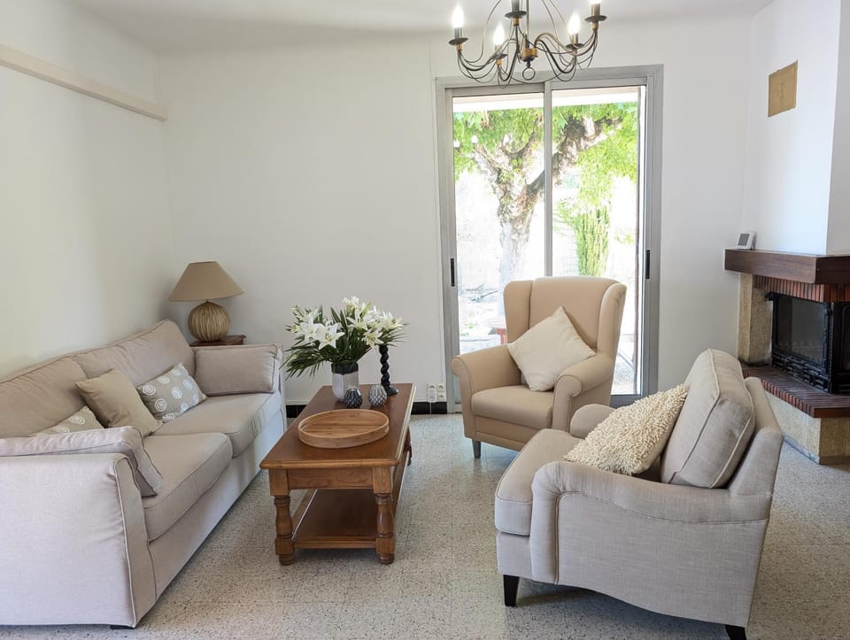 Living room, fireplace