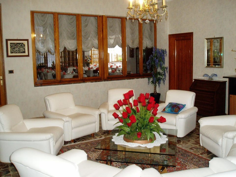 Communal lounge/ TV room