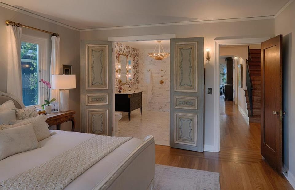 Timeless Elegance-5BR 1930s Home Villa in Sebastopol