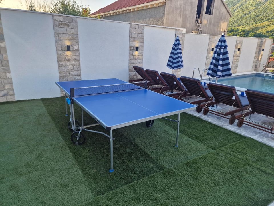 Table tennis