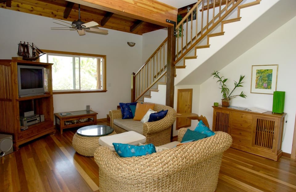 Manini Point Houseat Kealakekua Bay House in Kealakekua Bay