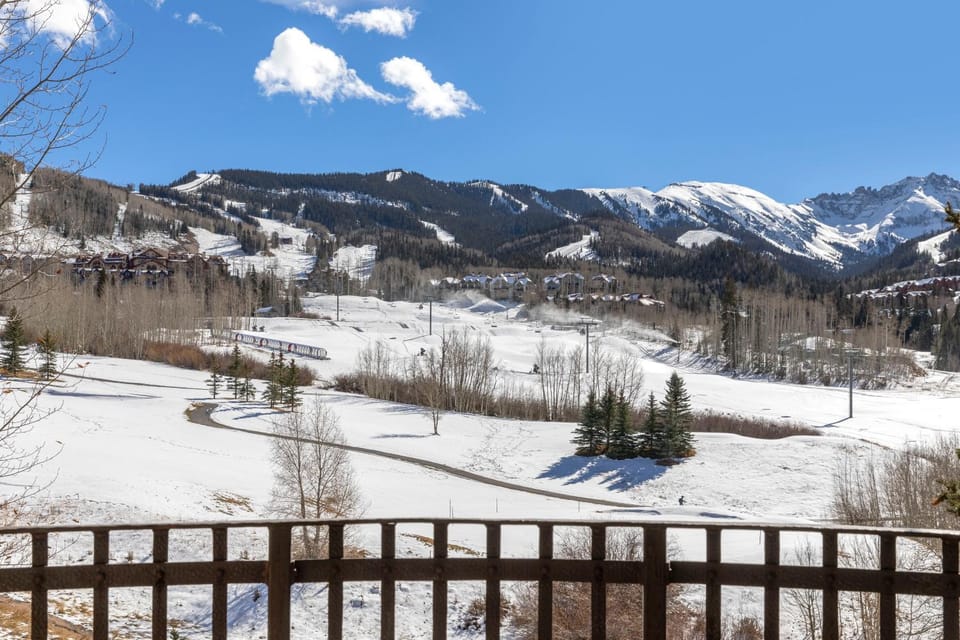 Vista Haus at Country Club - Private golf and ski retreat! Villa in Telluride