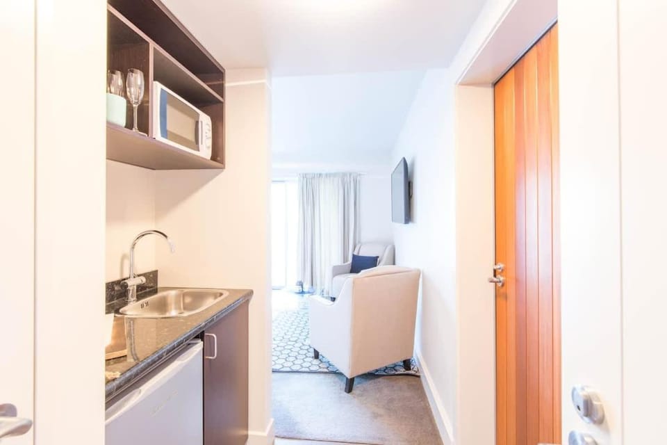 Alpine Village - Lake Edge Studio Apartment Inn in Queenstown