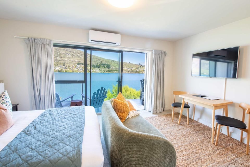 Alpine Village - Lake Edge Studio Apartment Inn in Queenstown