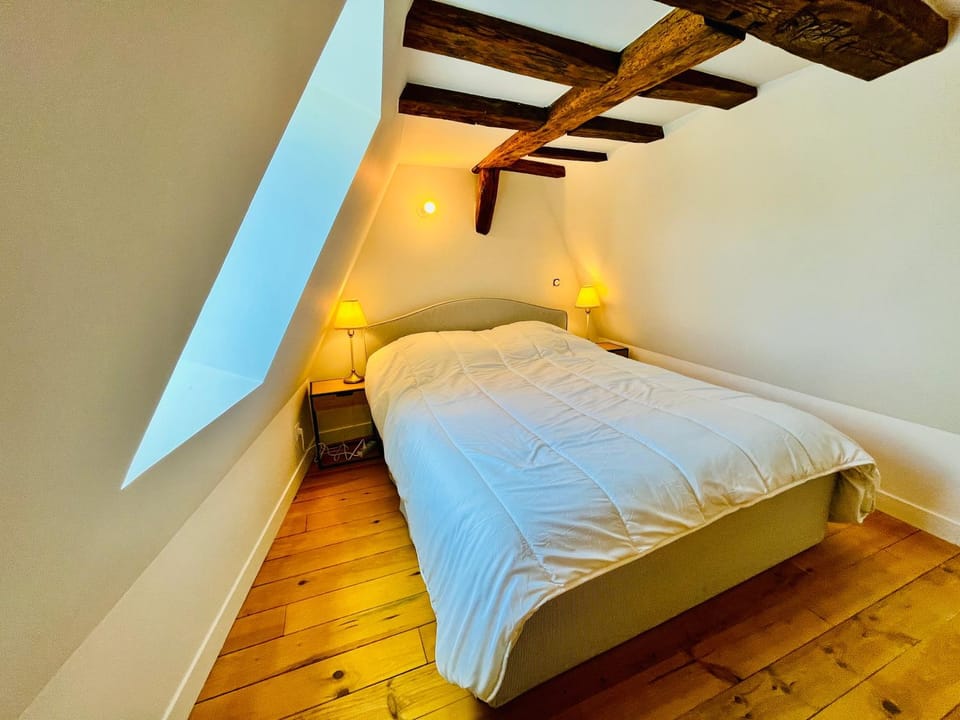 Bed, Photo of the whole room, Bedroom