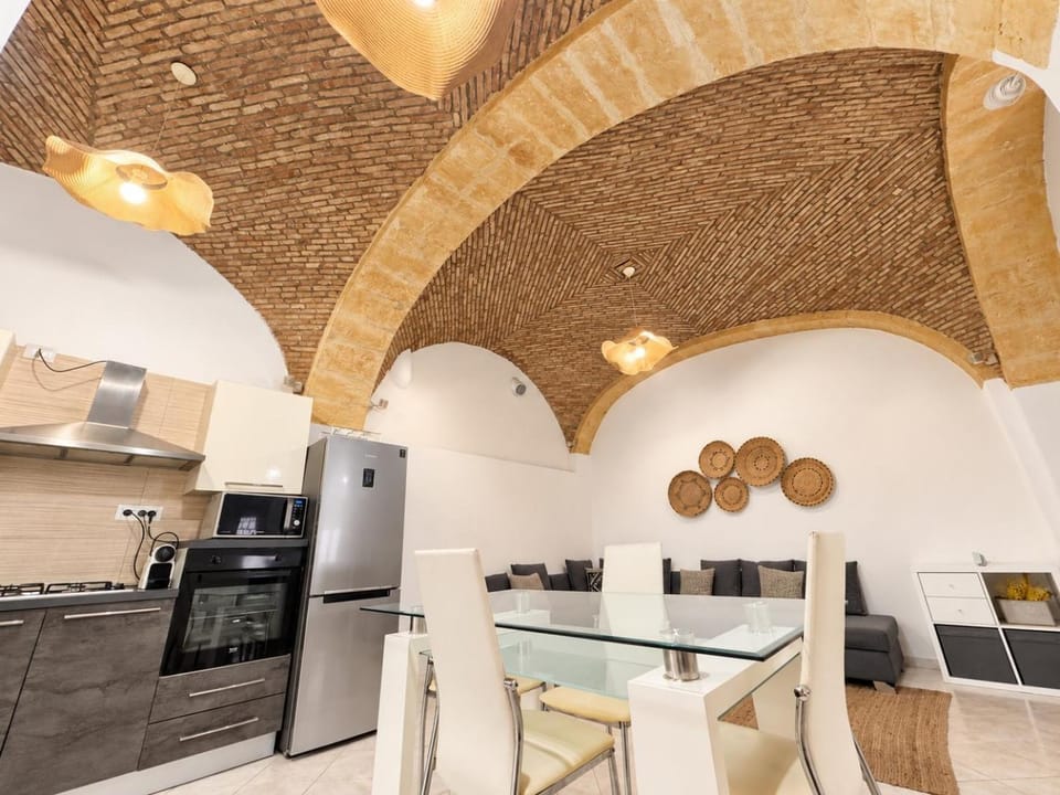Kalma Brick Arch Apartment - Central & Authentic Apartment in Cagliari