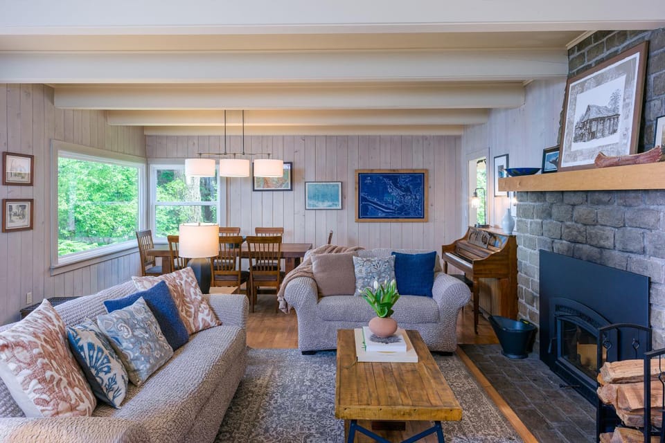 Sandy Beachfront, Hot Tub, Pet-Friendly, Kayaking House in Washington