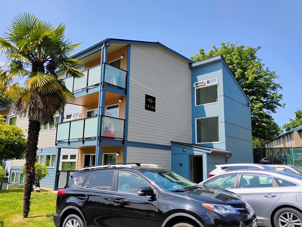 1 bedroom in 3 BR condo Apartment in Tukwila