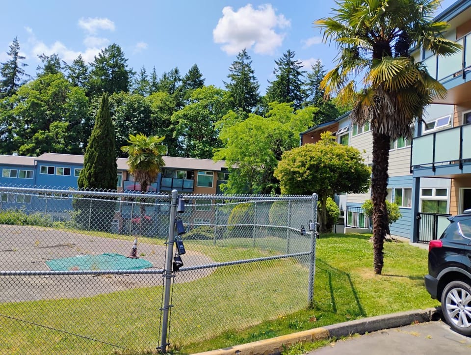 Walk to Hotel Interurban and Dollar Tree in SouthCenter Mall Apartment in Tukwila