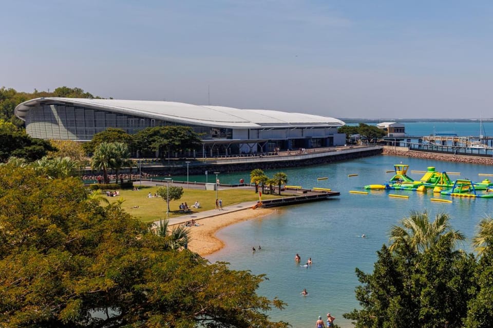 Delightful Waterfront Lagoon Views & Restaurants Apartment in Darwin