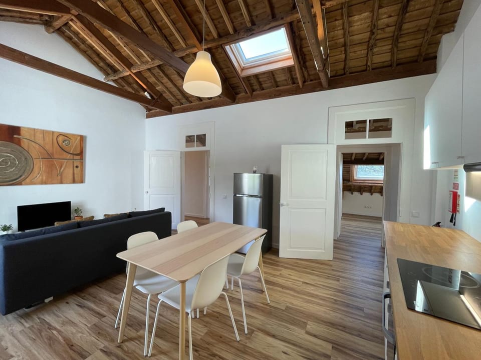 TV and multimedia, Kitchen or kitchenette, Living room, Seating area, Dining area, oven