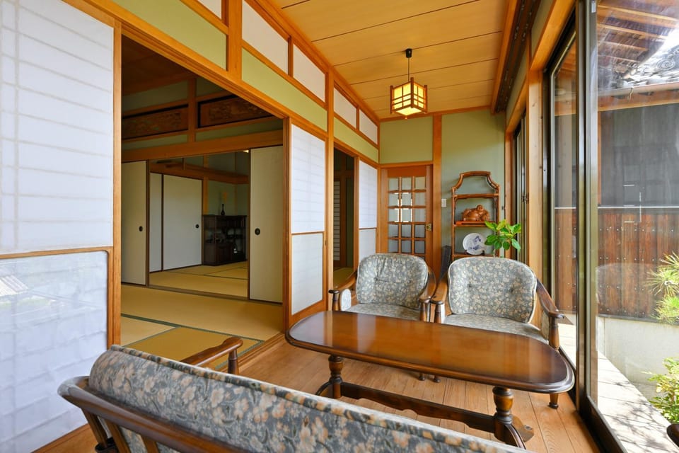 Day, Seating area