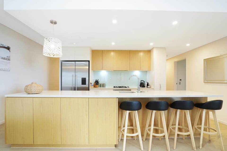 Picturesque Waterfront Lagoon Views Top Lvl & BBQ Apartment in Darwin