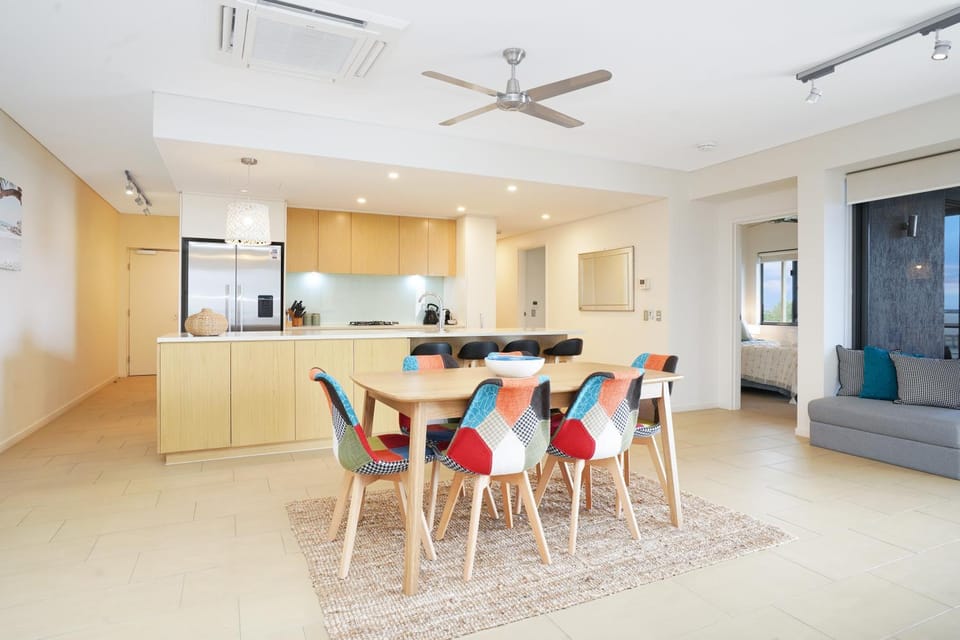 Picturesque Waterfront Lagoon Views Top Lvl & BBQ Apartment in Darwin