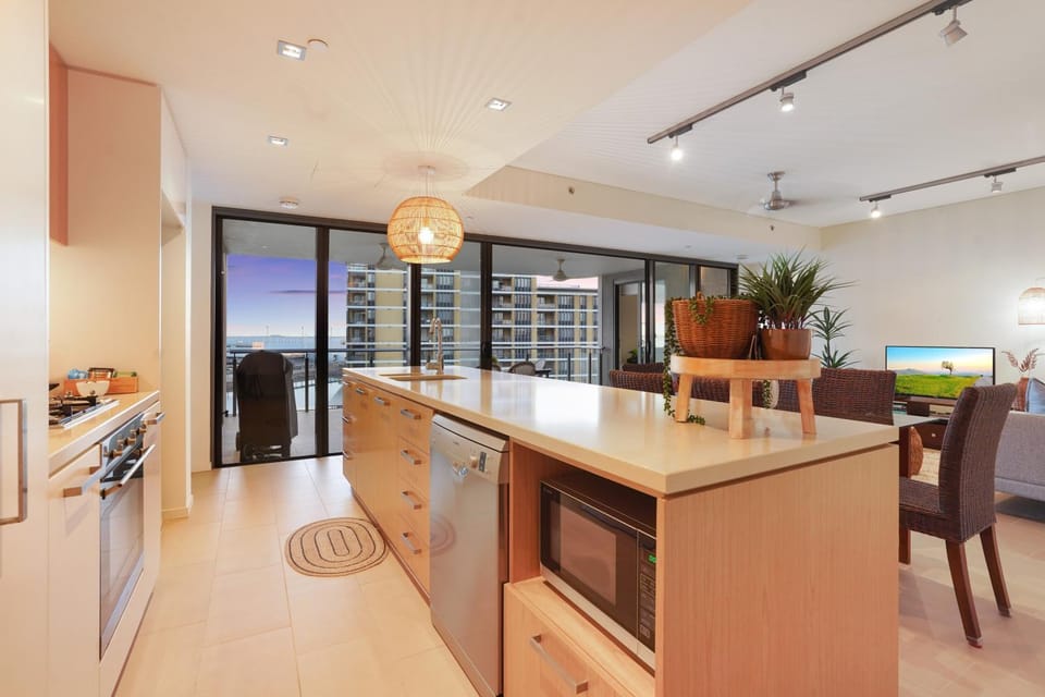 Peaceful Waterfront Harbour Views BBQ & Restaurants Apartment in Darwin