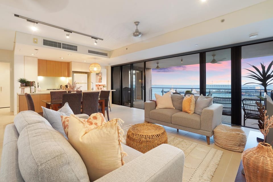 Peaceful Waterfront Harbour Views BBQ & Restaurants Apartment in Darwin