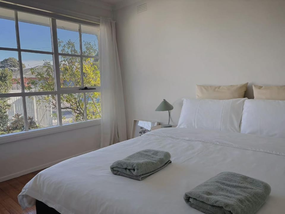 Bright & Breezy Stay by the sea Villa in Melbourne