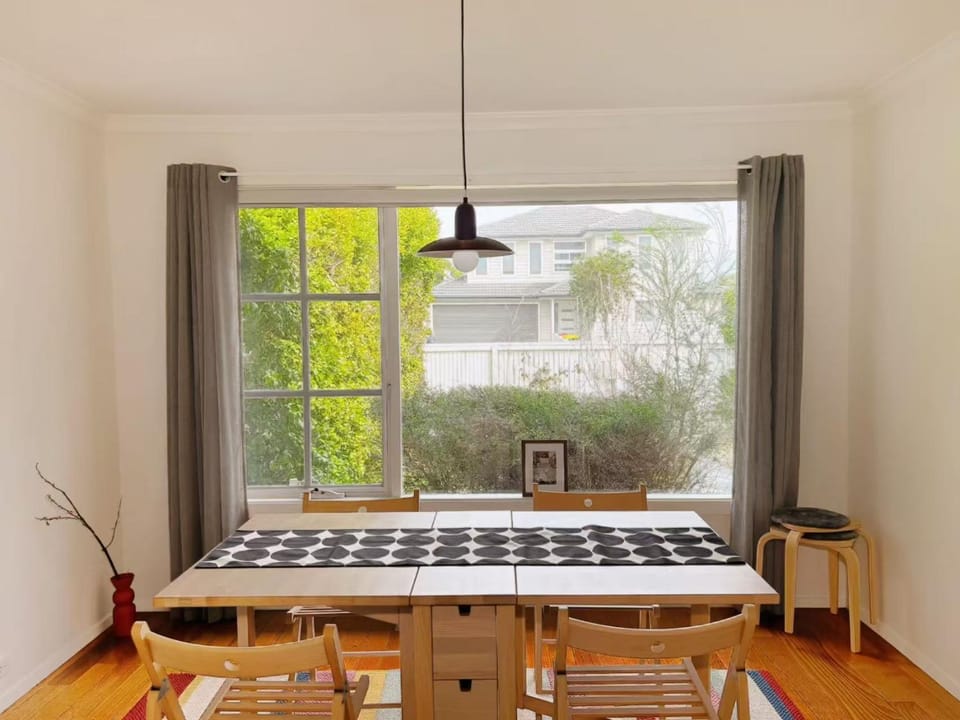Bright & Breezy Stay by the sea Villa in Melbourne
