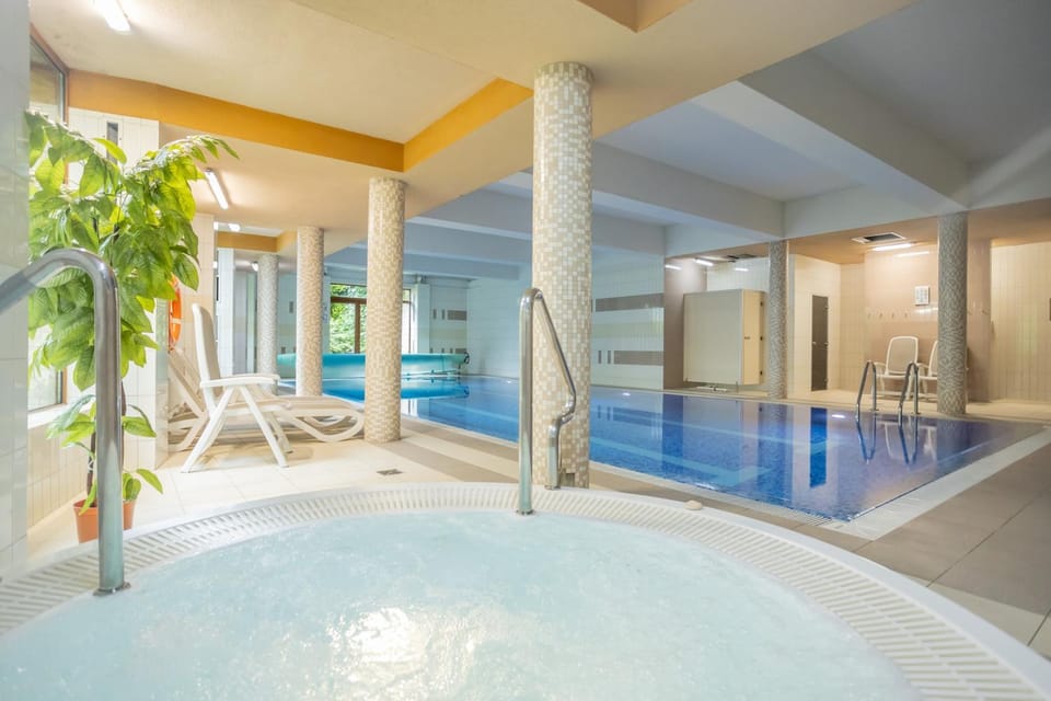 Hot Tub, Sauna, Swimming pool