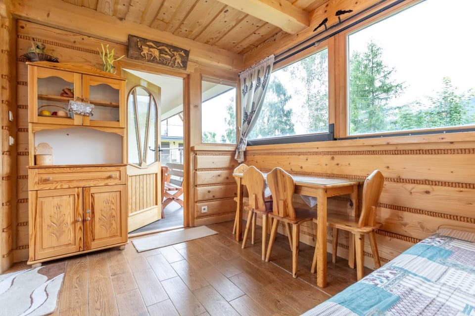 Seating area, Bedroom, Mountain view