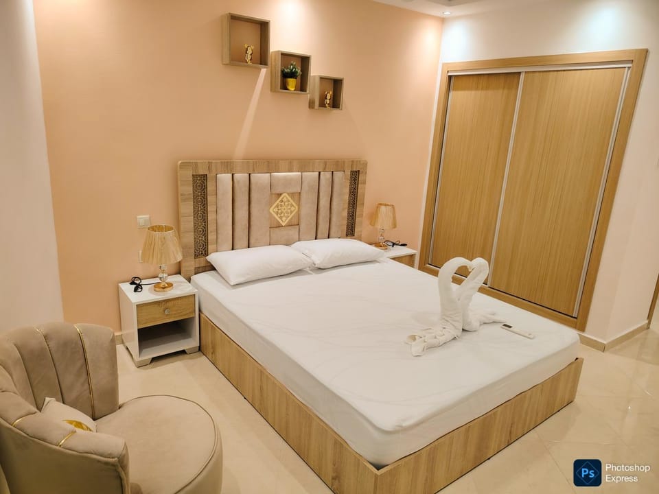 Bed, Photo of the whole room, Bedroom, towels, wardrobe
