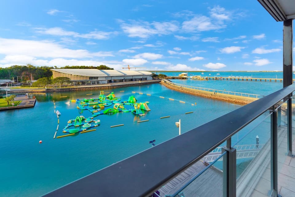 Breathtaking Waterfront Lagoon Views & Restaurants Apartment in Darwin
