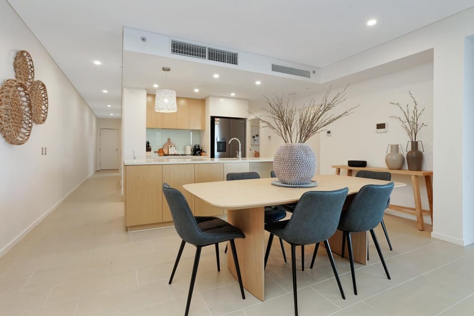 Breathtaking Waterfront Lagoon Views & Restaurants Apartment in Darwin