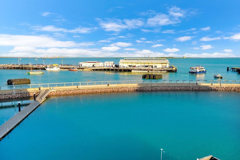 Breathtaking Waterfront Lagoon Views & Restaurants Apartment in Darwin
