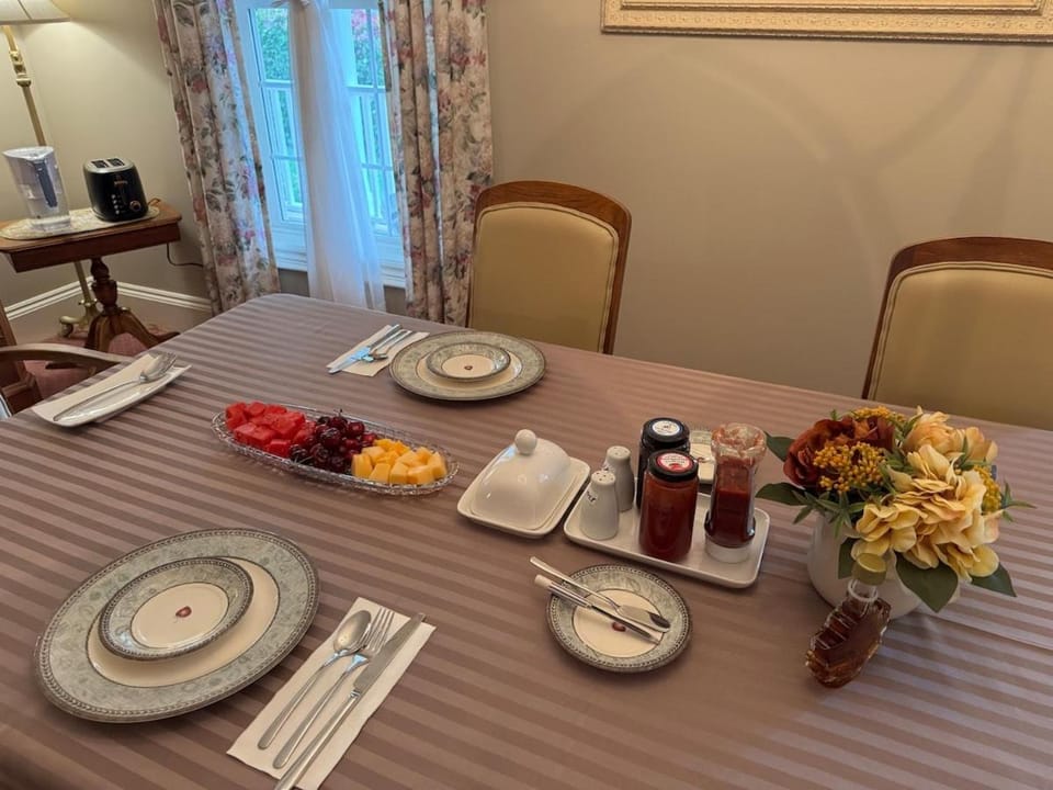 Dining area, Food