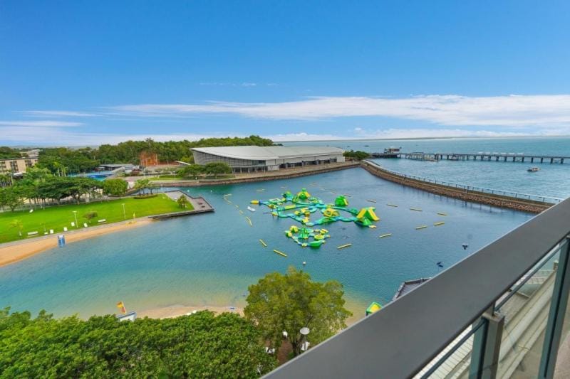 Popular Waterfront Lagoon Views & great restaurants Apartment in Darwin