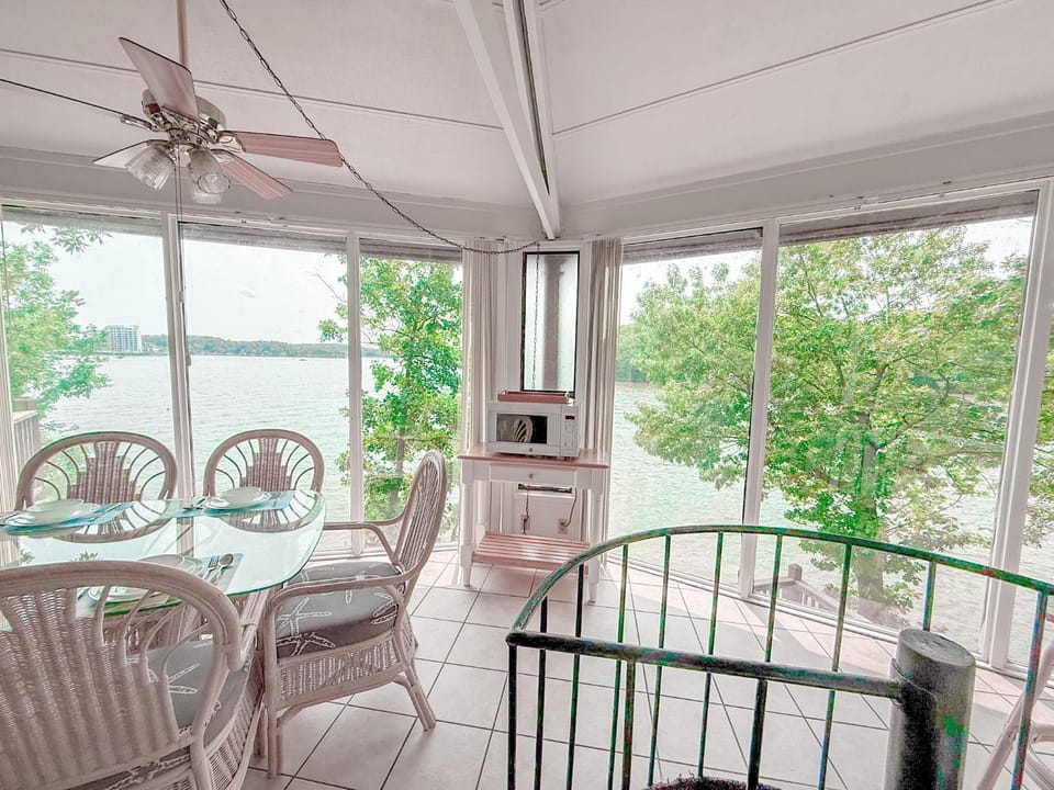 Lakefront Treetop Village 2Bed3BAPools-6PP House in Village Four Seasons