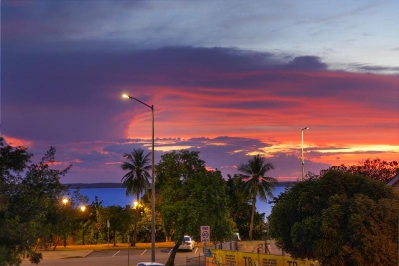 Convenient CBD Location with Pool Gym & walk to shops Apartment in Darwin