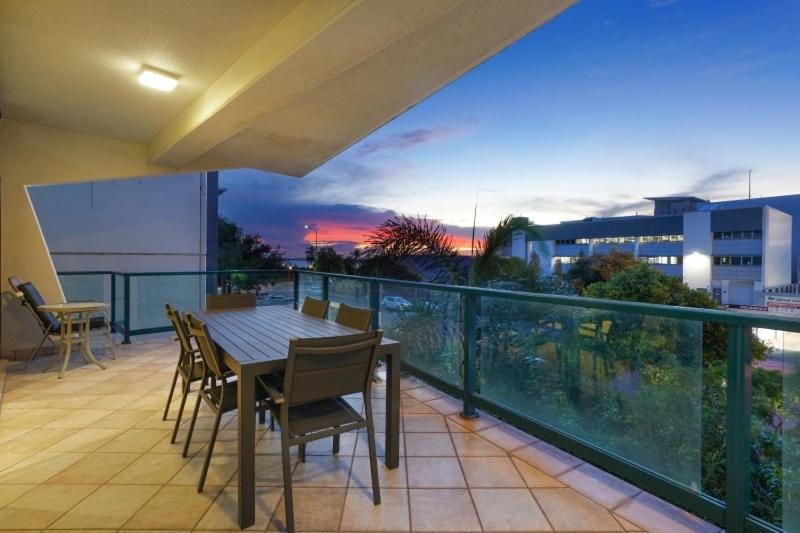 Convenient CBD Location with Pool Gym & walk to shops Apartment in Darwin