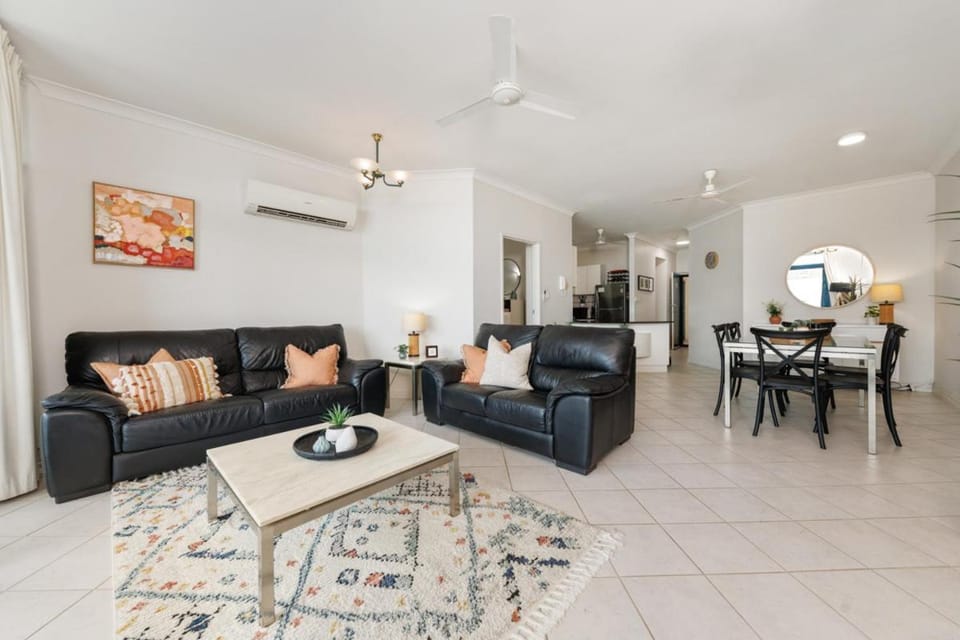 Ideal CBD Location with Harbour Views Pool Gym & BBQ Apartment in Darwin