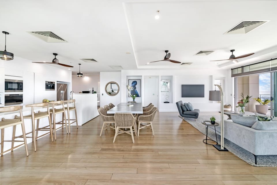 Ultimate Penthouse Majestic Harbour Views & Pool Apartment in Darwin