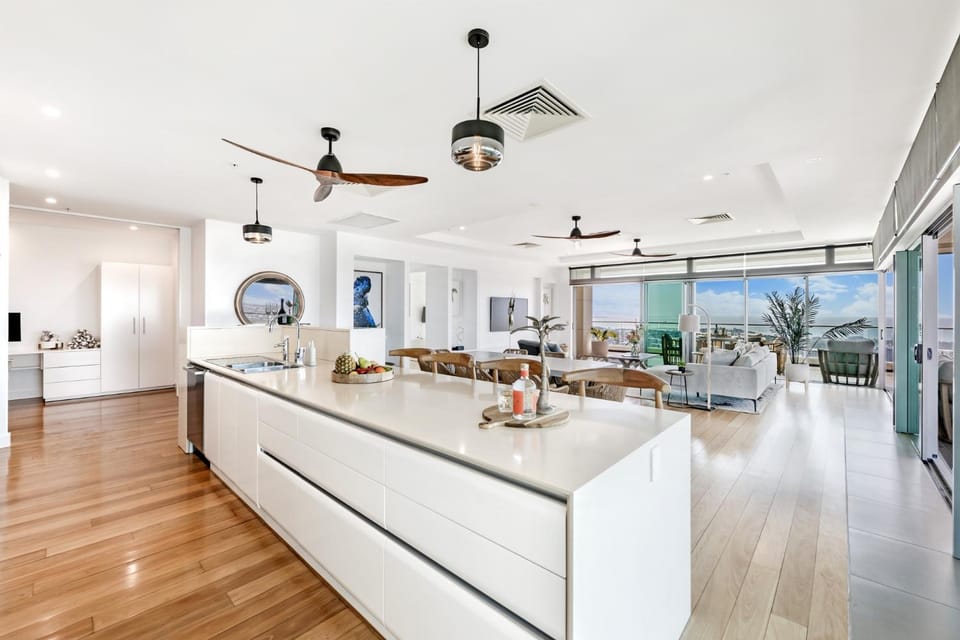 Ultimate Penthouse Majestic Harbour Views & Pool Apartment in Darwin