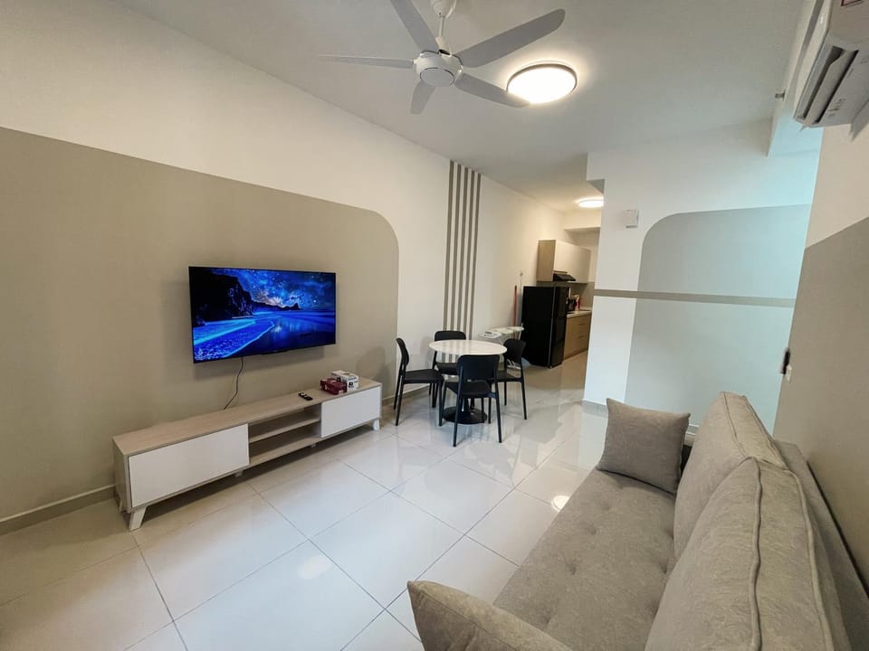 TV and multimedia, Living room, Seating area, Dining area, Evening entertainment