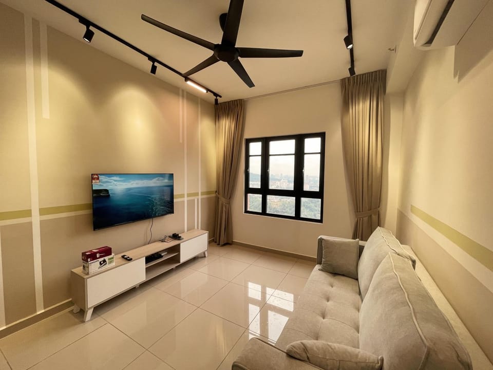 Communal lounge/ TV room, TV and multimedia, Living room, Seating area, Evening entertainment