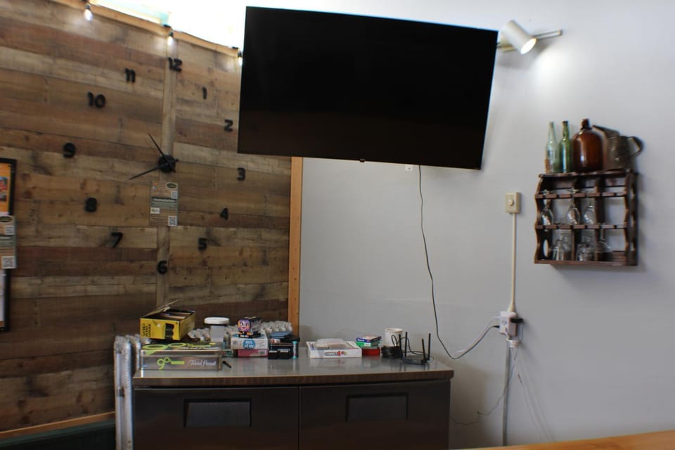 Communal lounge/ TV room, TV and multimedia, Living room, Decorative detail, Seating area