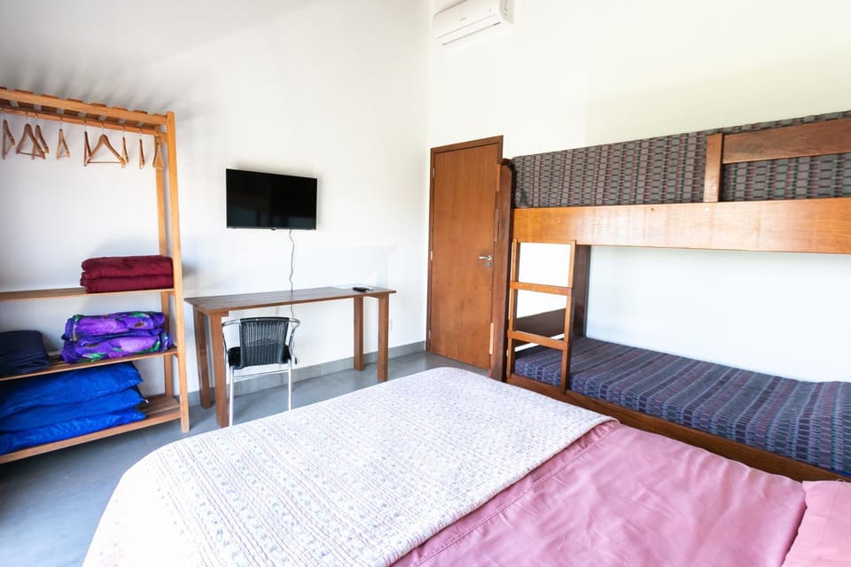 Bed, TV and multimedia, Photo of the whole room, Bedroom, bunk bed, wardrobe, air conditioner