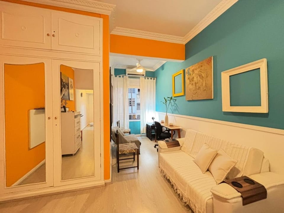Living room, Seating area, air conditioner