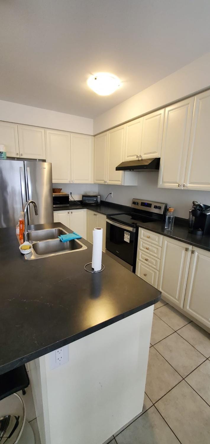 Stay 15 mins from Niagara Falls-5 Bedroom nights Inn House in Welland
