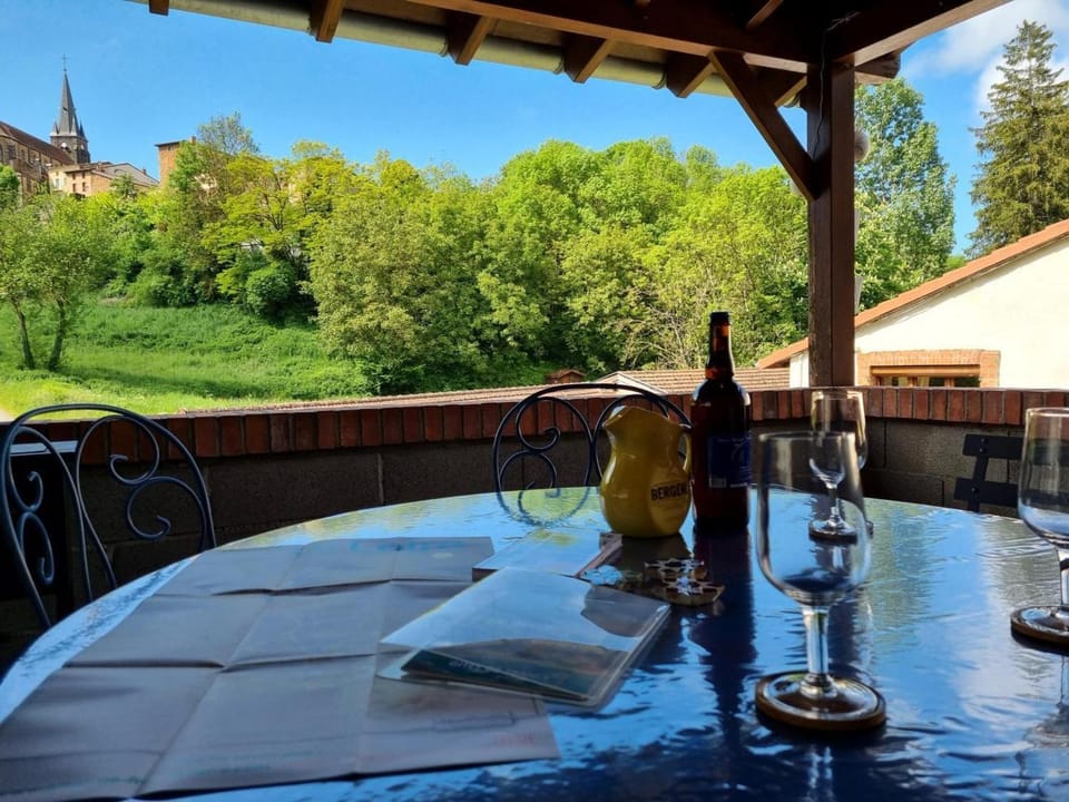 Gîte confortable à Néronde pour 6 personnes avec Wifi et jardin - FR-1-496-357 House in Auvergne-Rhône-Alpes