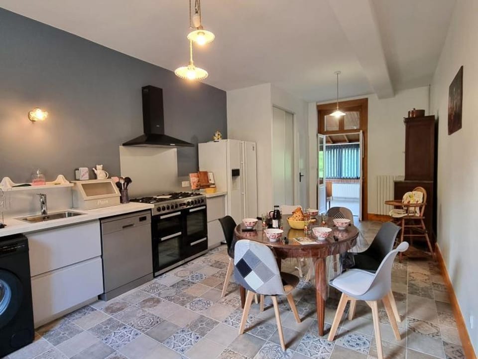 Gîte confortable à Néronde pour 6 personnes avec Wifi et jardin - FR-1-496-357 House in Auvergne-Rhône-Alpes