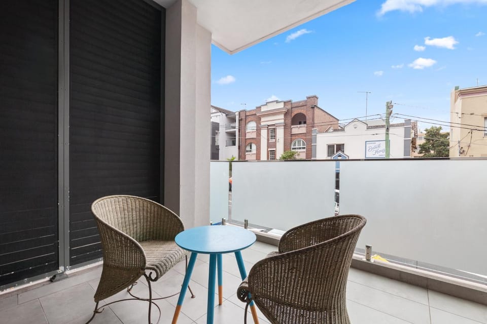 Bright Studio with Balcony near Coogee Beach Apartment in Sydney