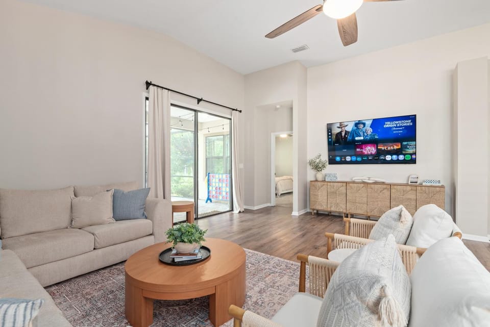Communal lounge/ TV room, TV and multimedia, Living room, Seating area