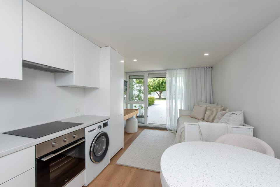 Blue Waters Villa Retreat 200 meters to beach and Surf Villa in Perth
